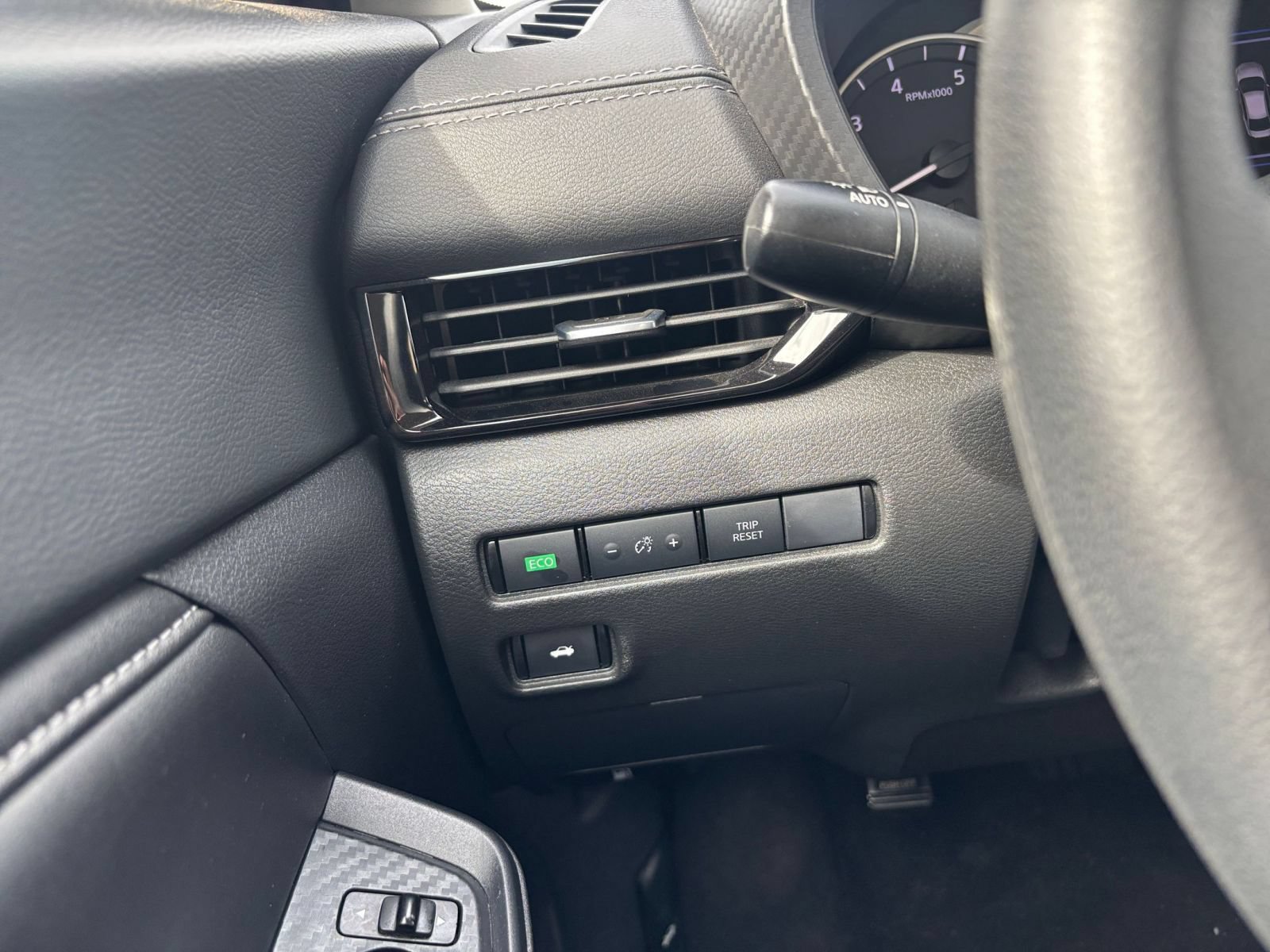 Used 2025 Nissan Sentra SV FWD image 31