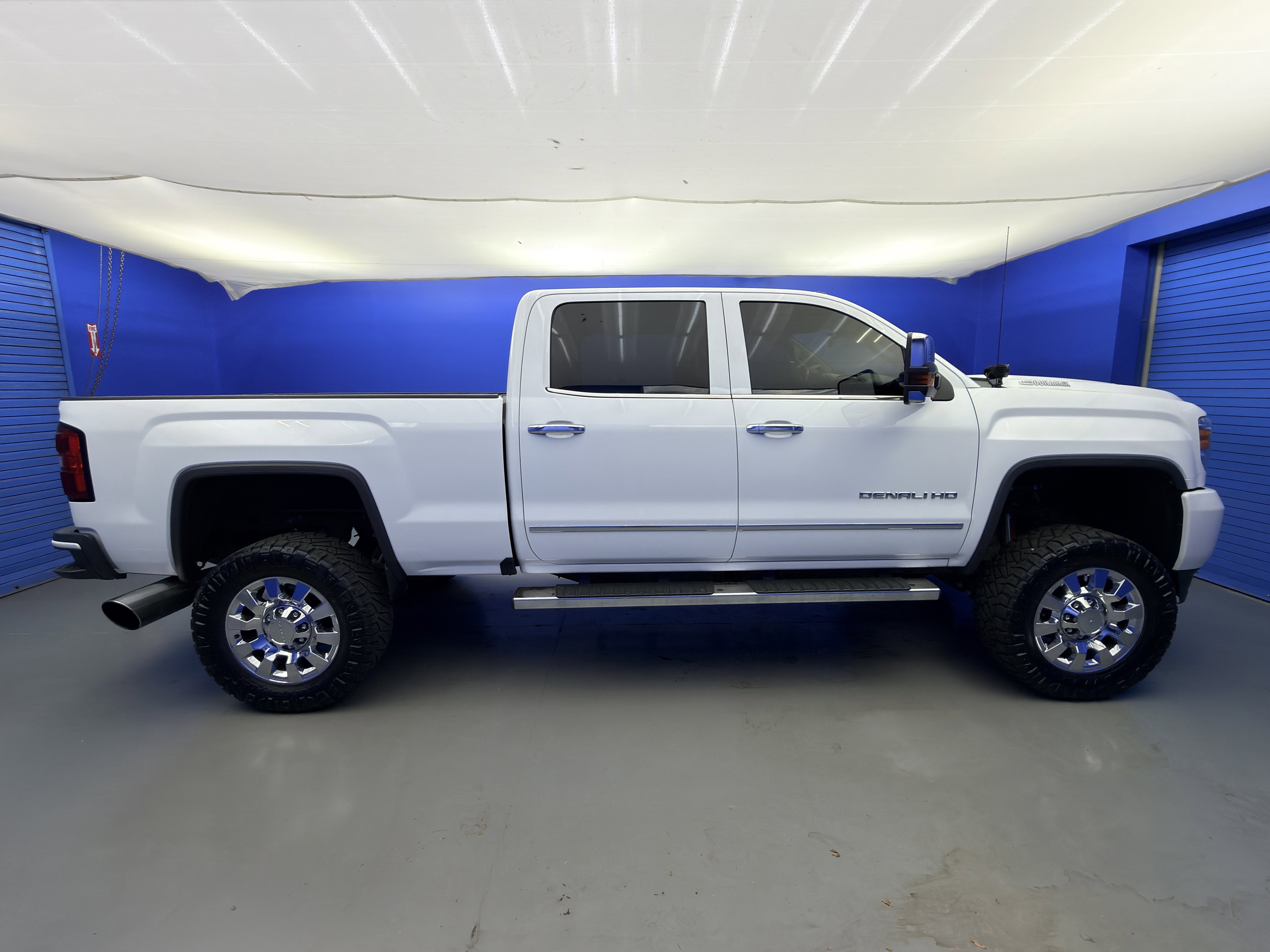 Used 2019 GMC Sierra 2500 Denali w/ Duramax Plus Package AWD/4WD image 8
