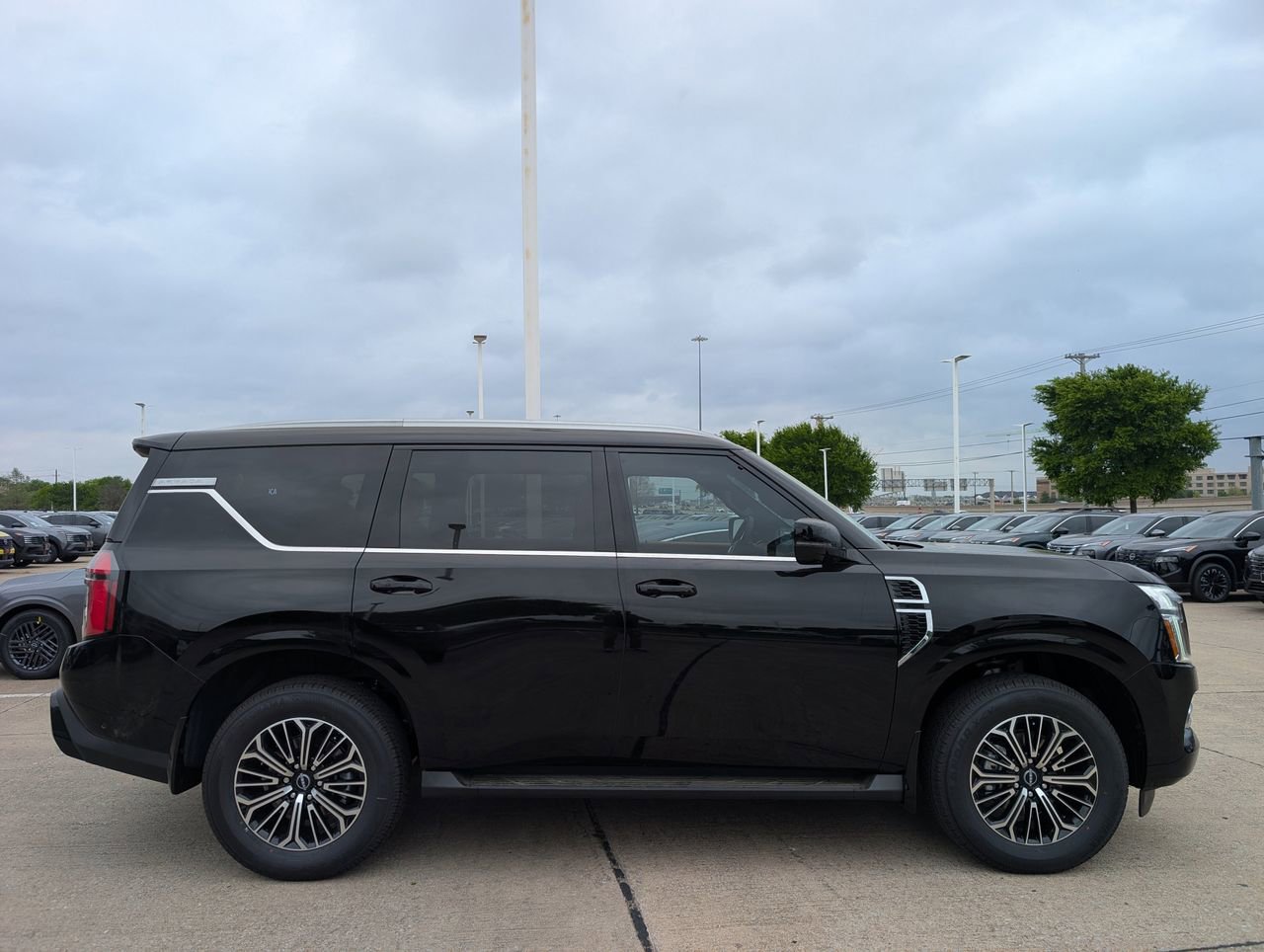 New 2026 Nissan Armada SL w/ Captain's Chari Seat Package RWD image 3