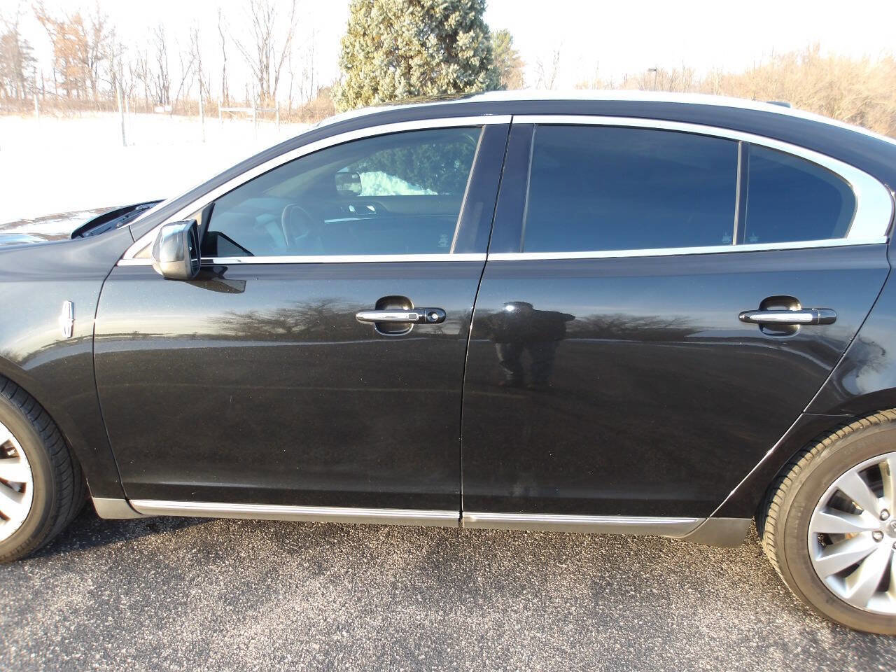 Used 2014 Lincoln MKS image 33