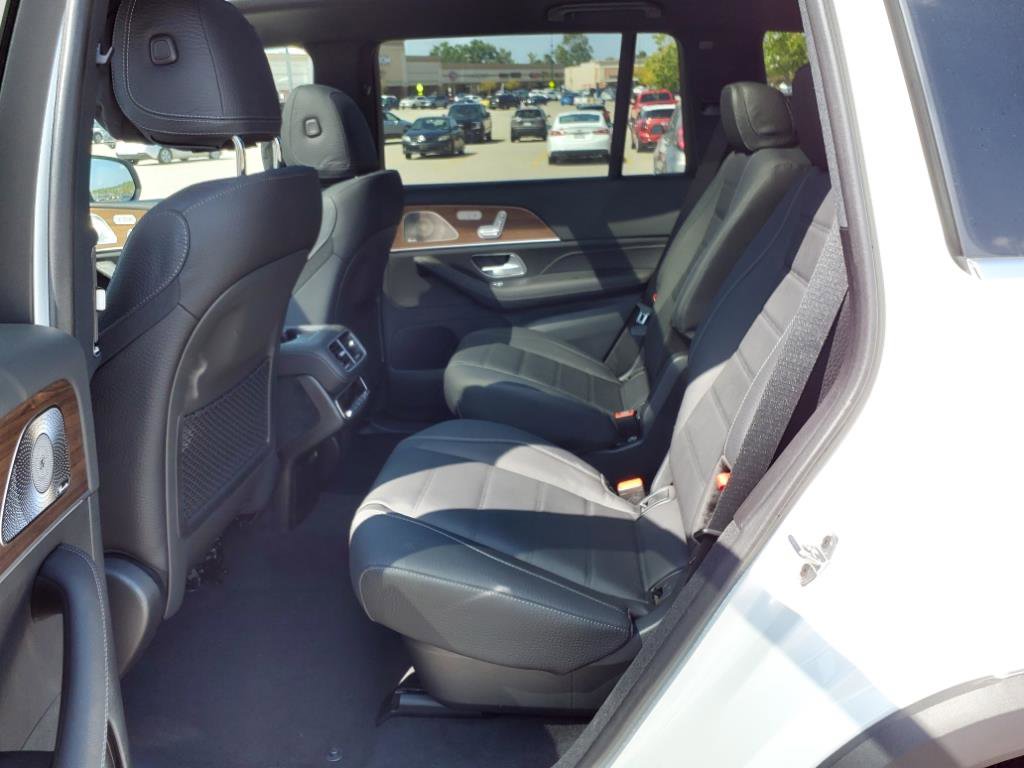 Used 2025 Mercedes-Benz GLS 450 4MATIC image 12