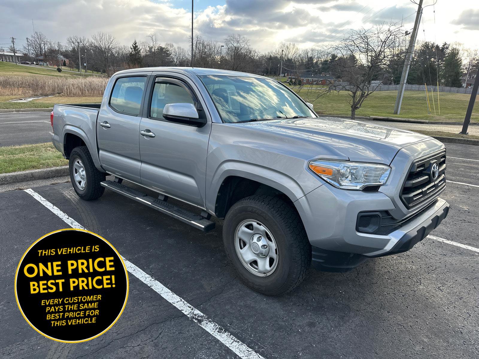 Used 2017 Toyota Tacoma SR image 1