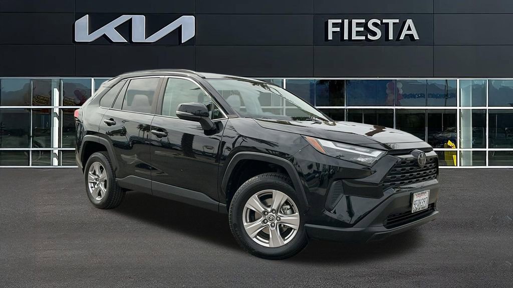 Used 2023 Toyota RAV4 XLE image 1