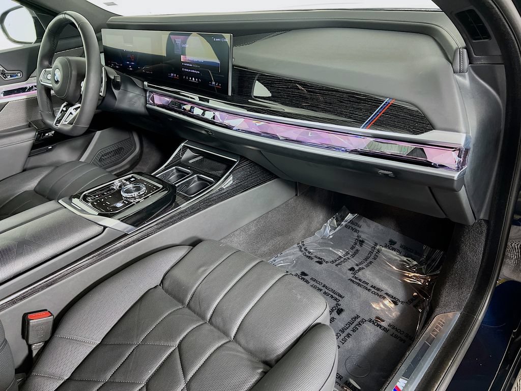 Used 2025 BMW 740i xDrive AWD/4WD image 31