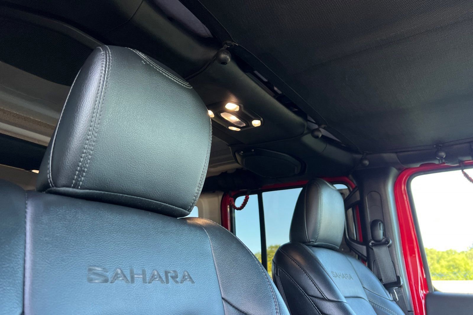 Used 2022 Jeep Wrangler Unlimited Sahara AWD/4WD image 19