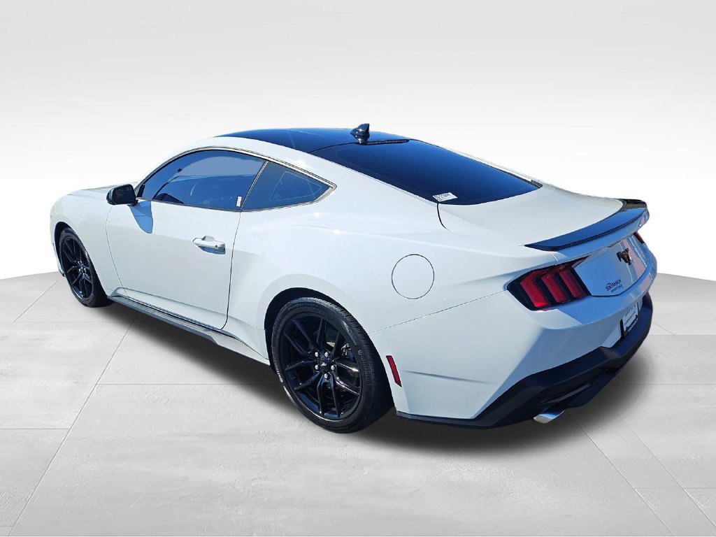 Used 2024 Ford Mustang Coupe RWD image 3