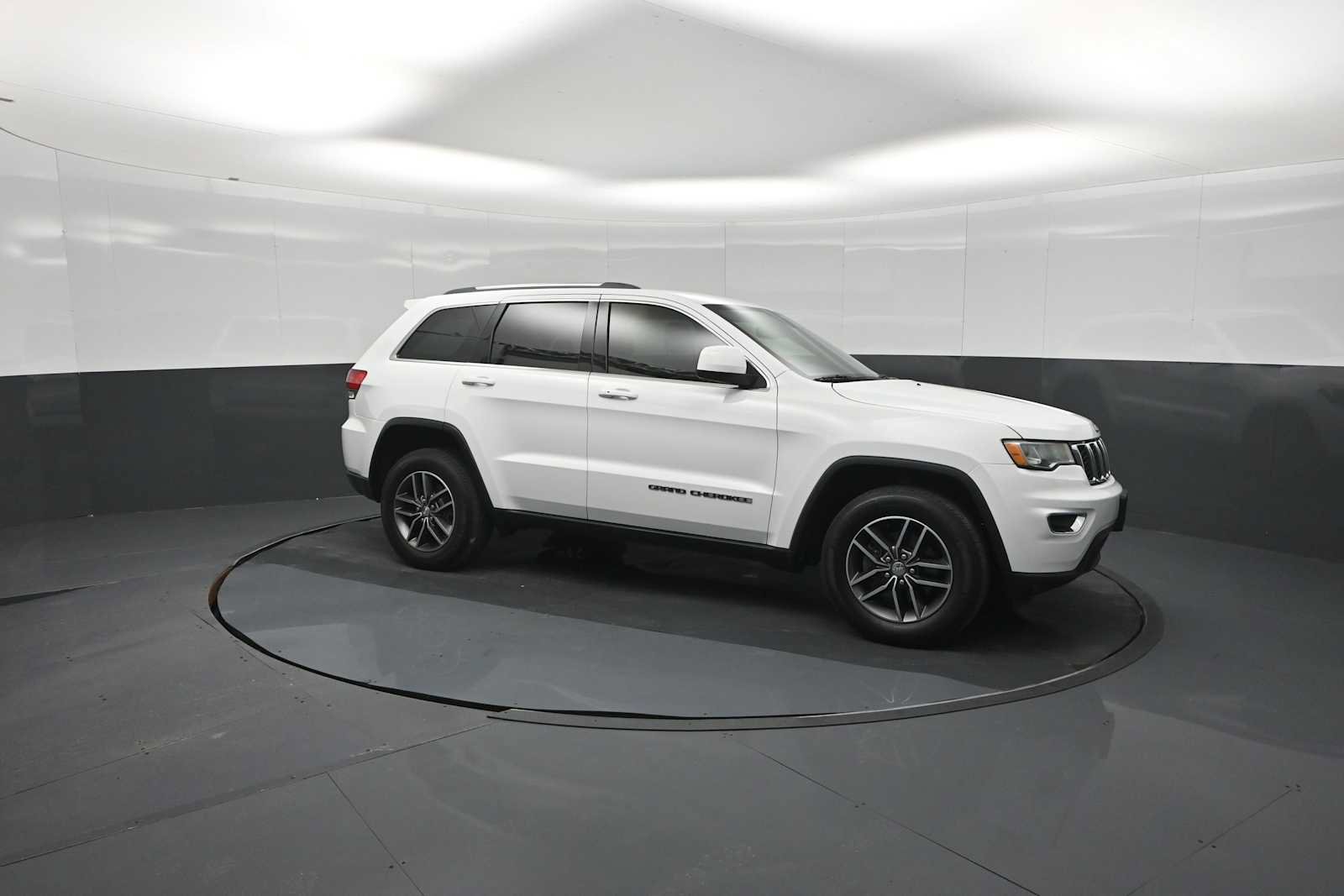 Used 2018 Jeep Grand Cherokee Laredo AWD/4WD image 50