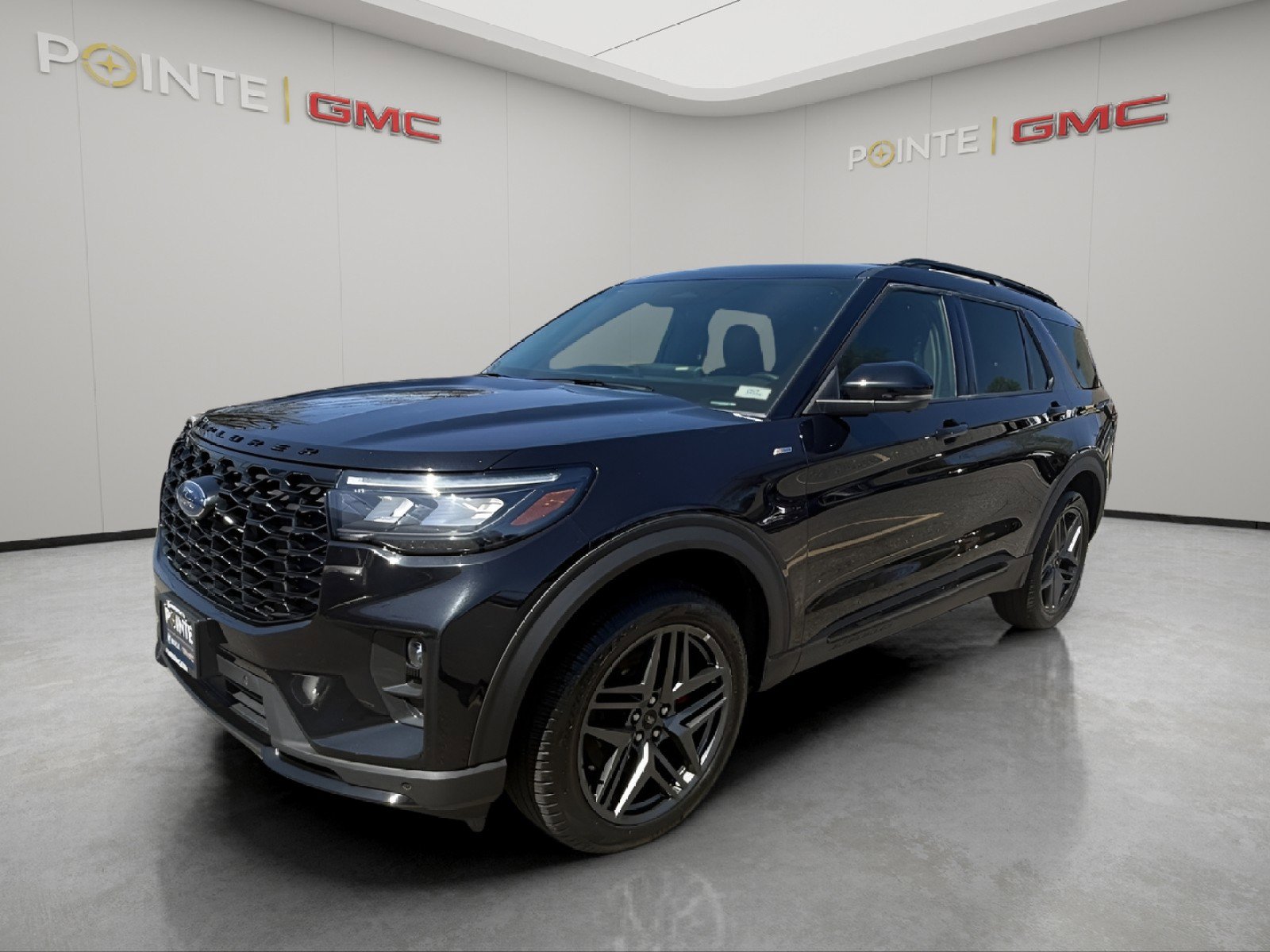 Used 2025 Ford Explorer ST-Line w/ ST-Line Street Pack image 3