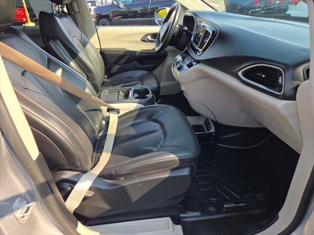 Certified 2020 Chrysler Pacifica Touring-L FWD image 7