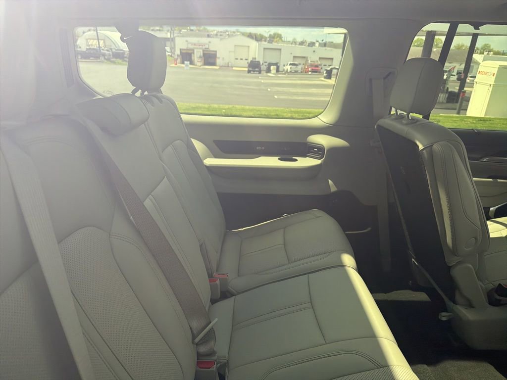 Used 2024 Jeep Wagoneer L Series III w/ Premium Group I image 8