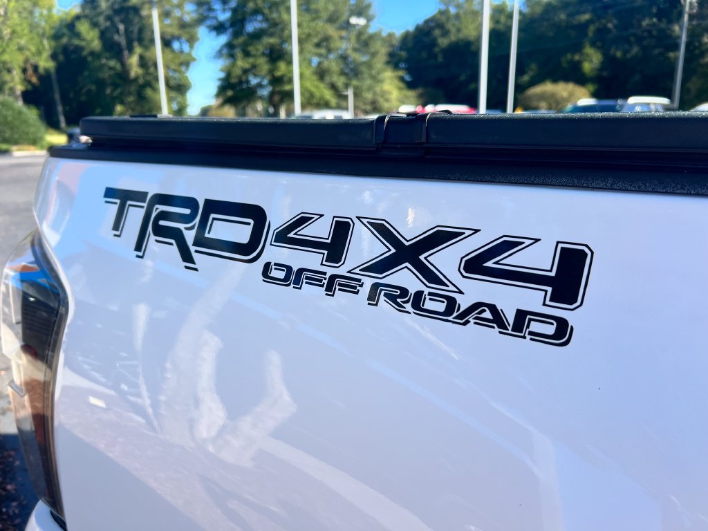 Used 2020 Toyota Tacoma TRD Off-Road AWD/4WD image 18