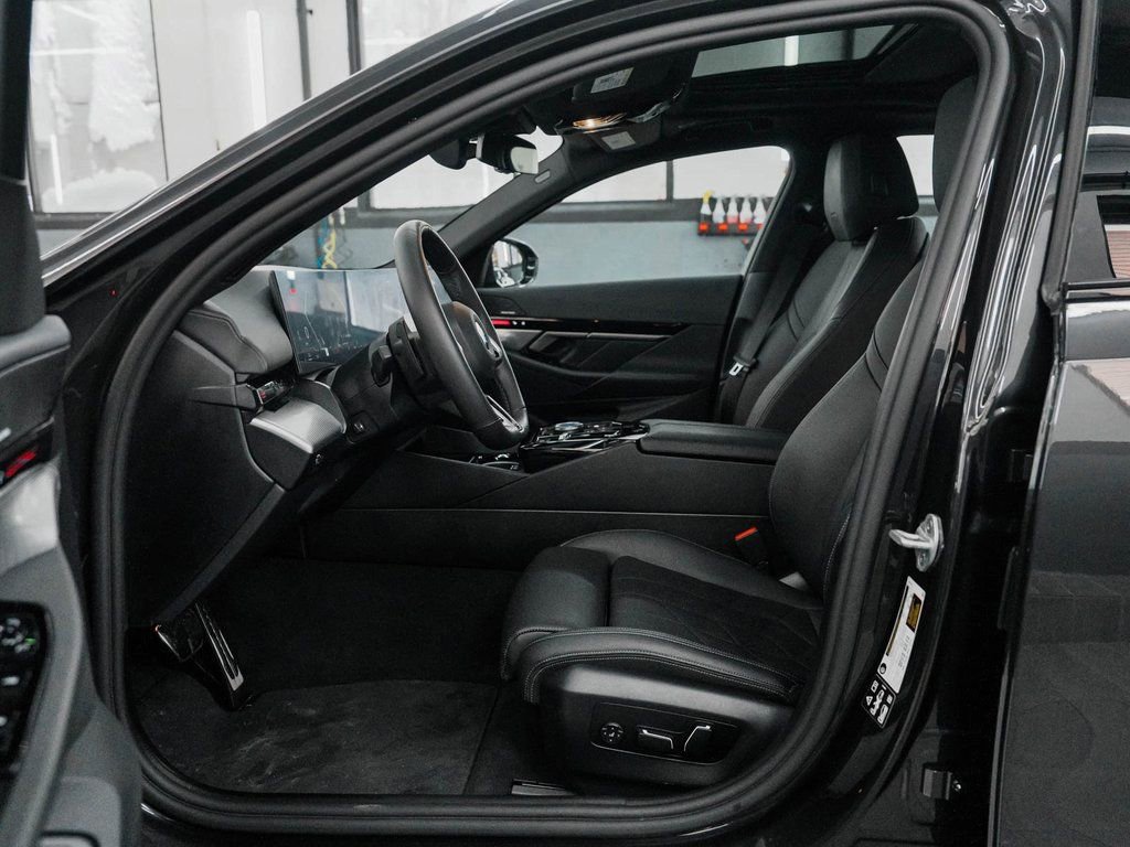 Used 2026 BMW 530i xDrive image 27