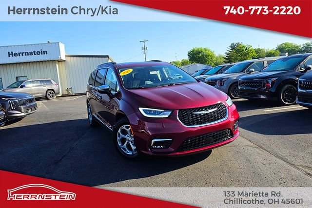 Used 2023 Chrysler Pacifica Limited FWD image 1