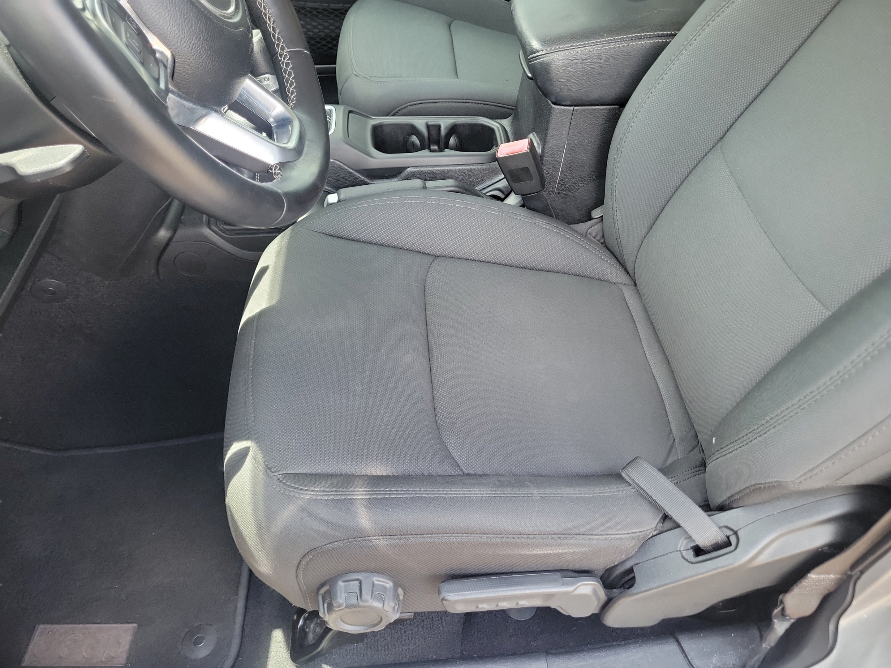 Used 2020 Jeep Wrangler Unlimited Sahara AWD/4WD image 24