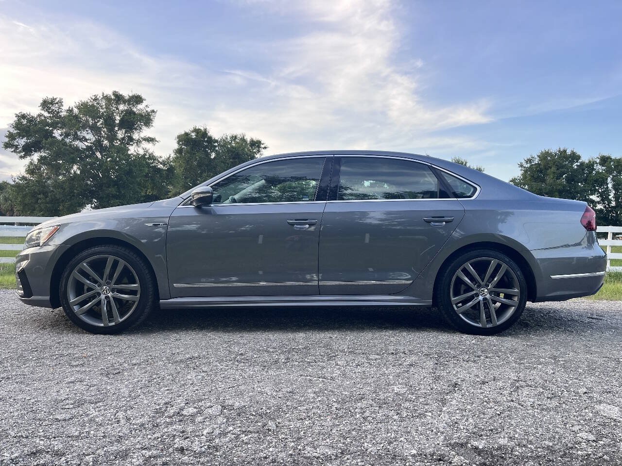 Used 2019 Volkswagen Passat 2.0T SE R-Line FWD image 5