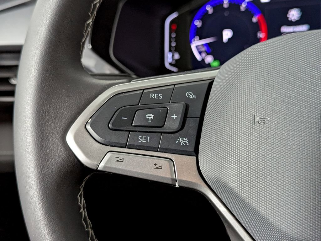 Used 2024 Volkswagen Taos SEL image 34