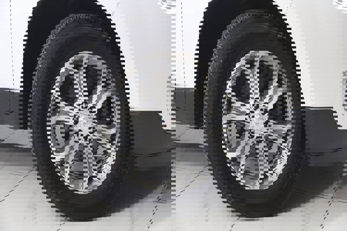 Used 2016 GMC Acadia SLT w/ Open Road Package image 16