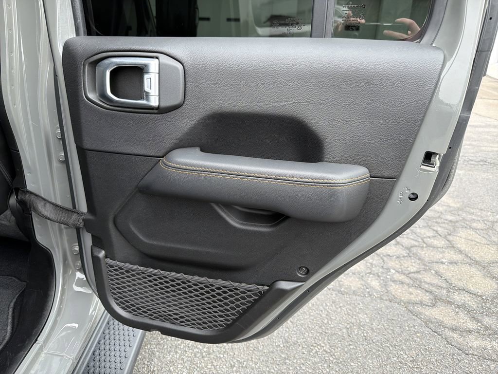 Used 2022 Jeep Wrangler Unlimited Sahara AWD/4WD image 17