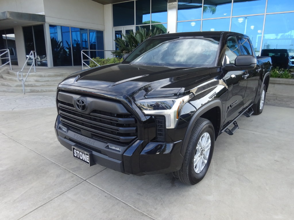 Used 2025 Toyota Tundra SR5 AWD/4WD image 3