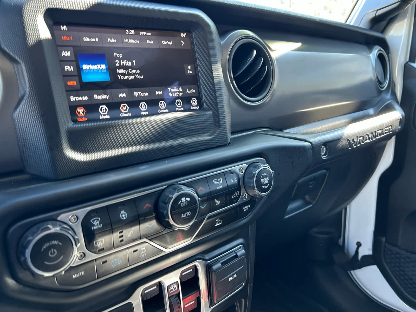 Used 2023 Jeep Wrangler Unlimited w/ Cold Weather Group image 30