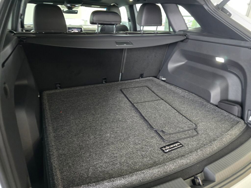 New 2024 Volkswagen Atlas Cross Sport SEL R-Line image 13