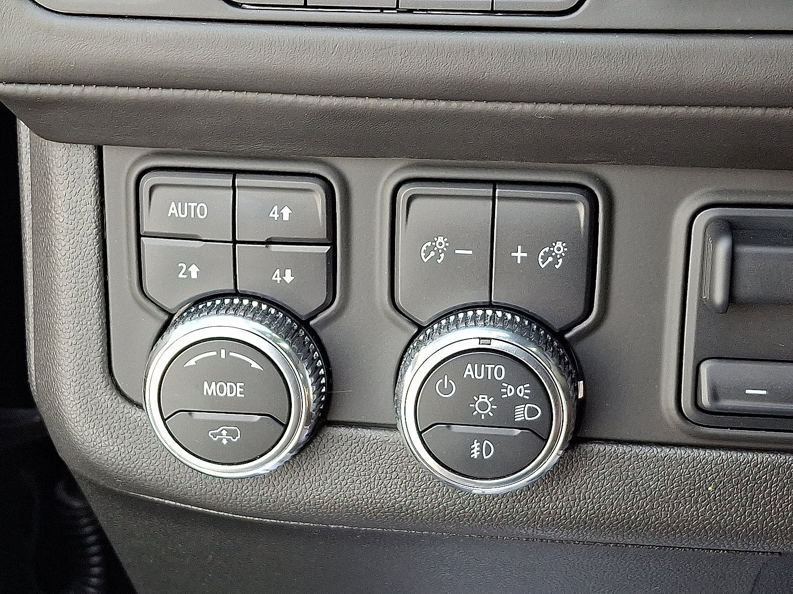 Used 2023 GMC Yukon Denali Ultimate AWD/4WD image 30
