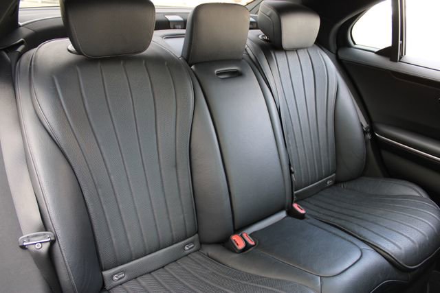 Used 2022 Mercedes-Benz S 500 4MATIC w/ AMG Line Package image 16