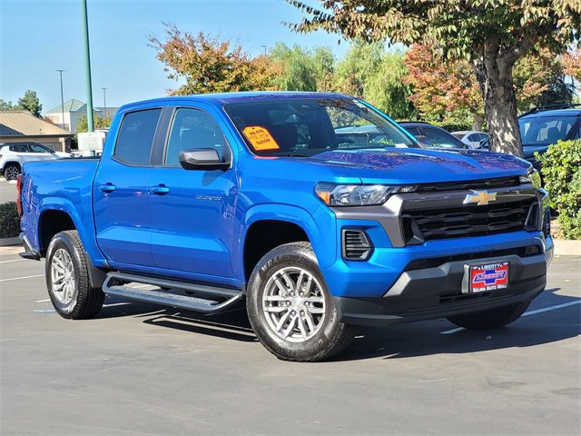 Used 2023 Chevrolet Colorado LT image 2