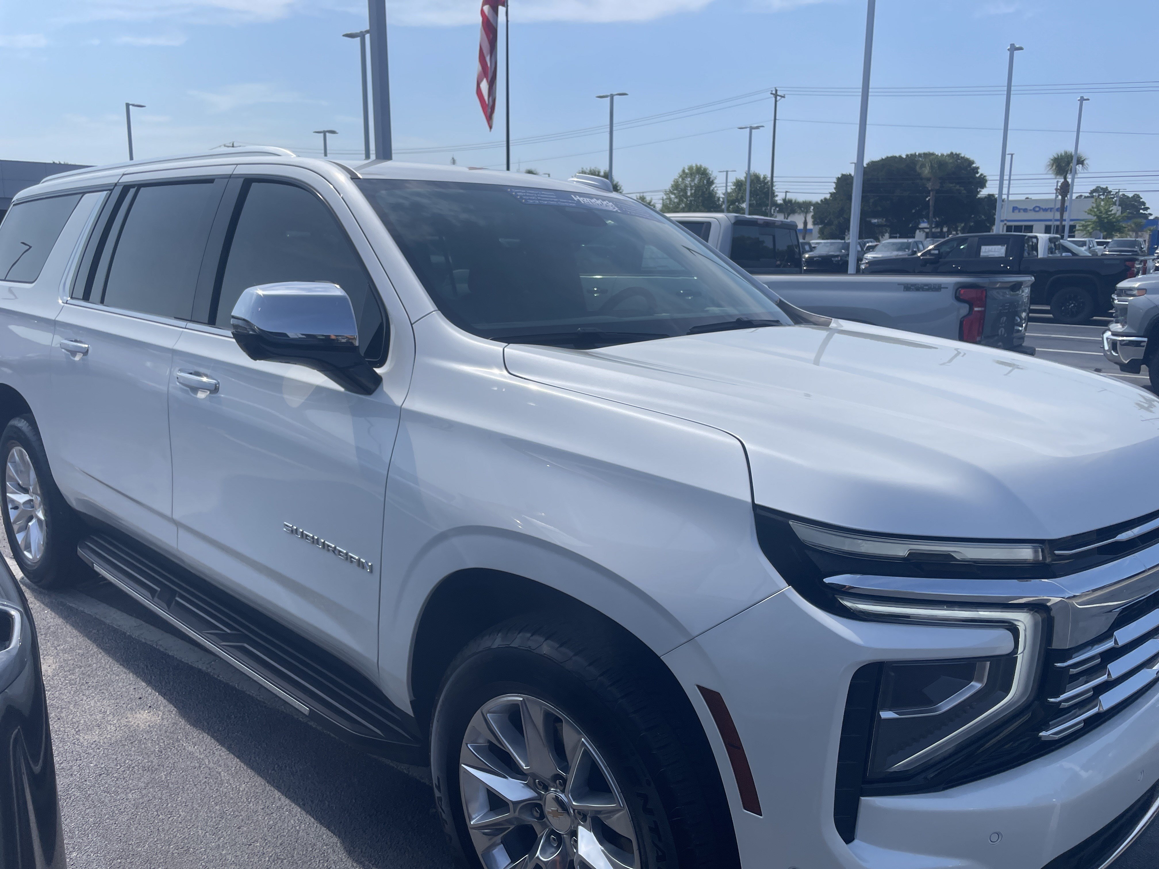 Used 2025 Chevrolet Suburban Premier AWD/4WD image 2