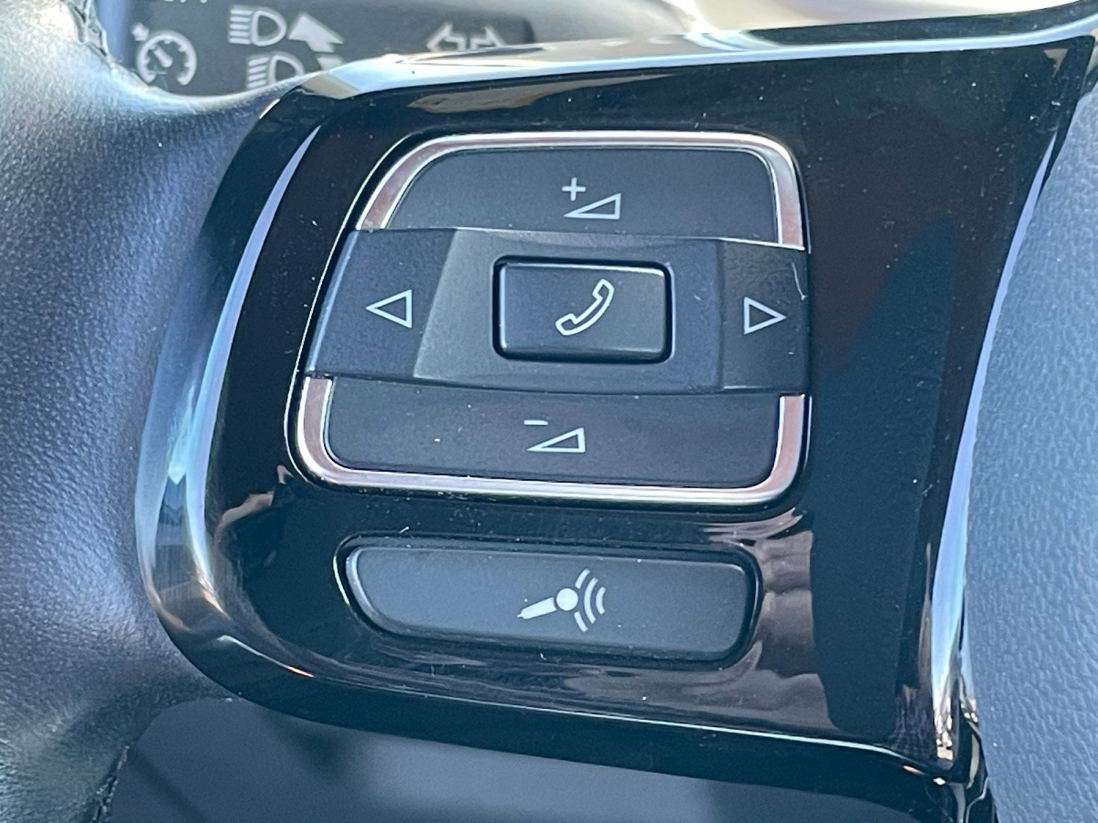 Used 2019 Volkswagen Beetle 2.0T Final Edition SEL FWD image 15