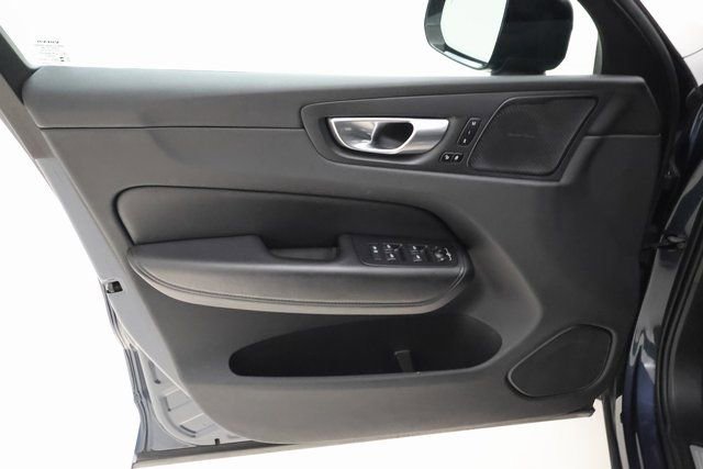 Used 2024 Volvo XC60 B5 Plus image 7