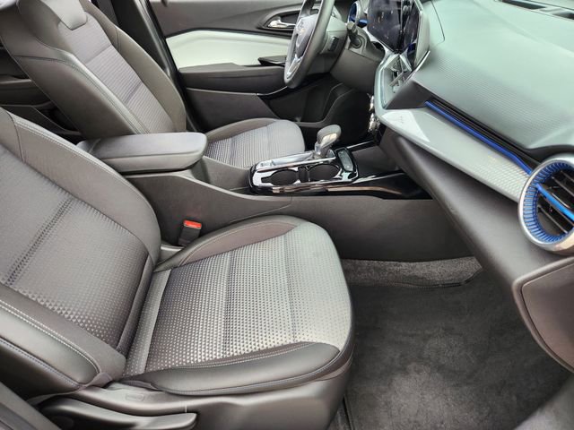 Used 2025 Chevrolet Trax LT w/ LT Convenience Package image 14