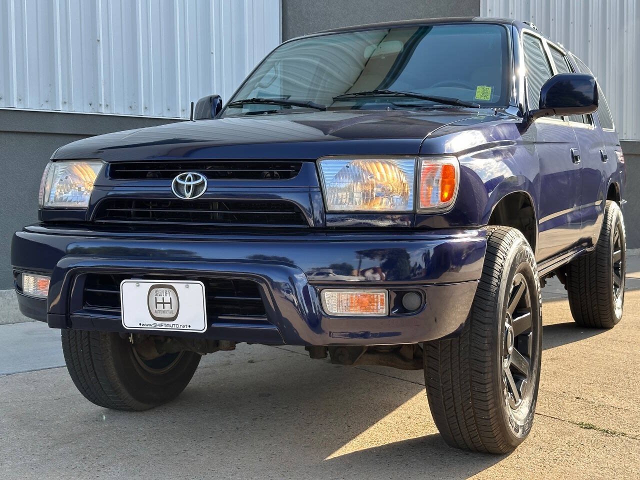 Used 2001 Toyota 4Runner SR5 w/ Upgrade Value Pkg 3 AWD/4WD image 4