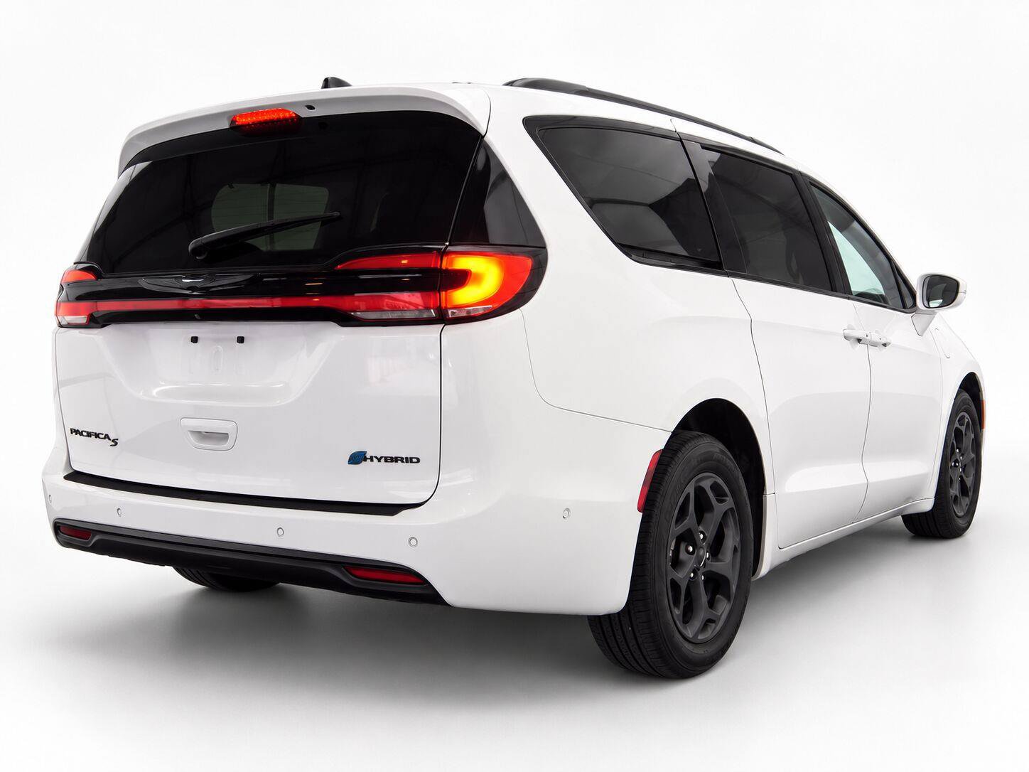 Used 2021 Chrysler Pacifica Touring-L w/ Uconnect Theater Family Group FWD image 3