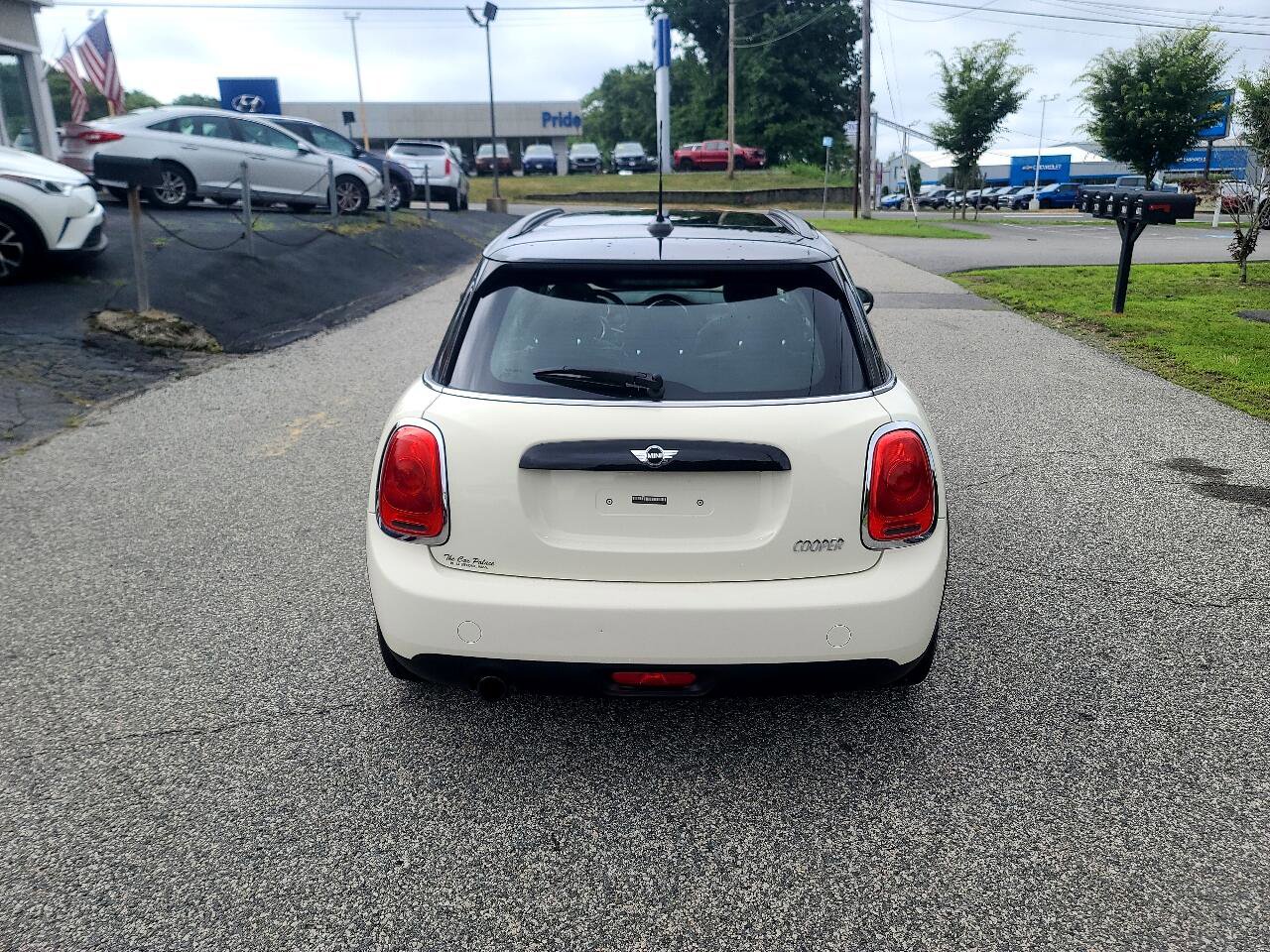 Used 2016 MINI Cooper 4-Door Hardtop image 6