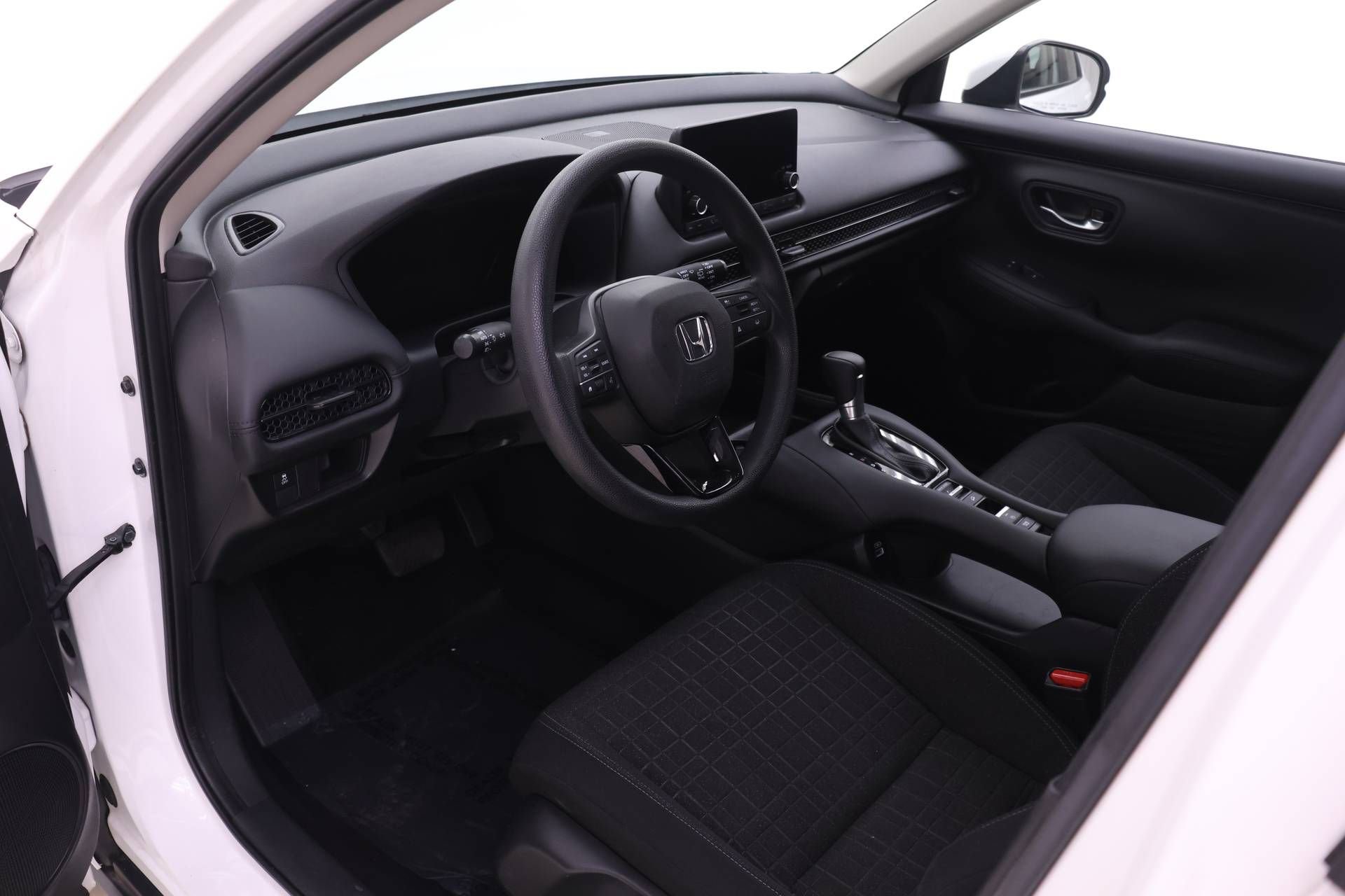 Certified 2023 Honda HR-V LX image 3