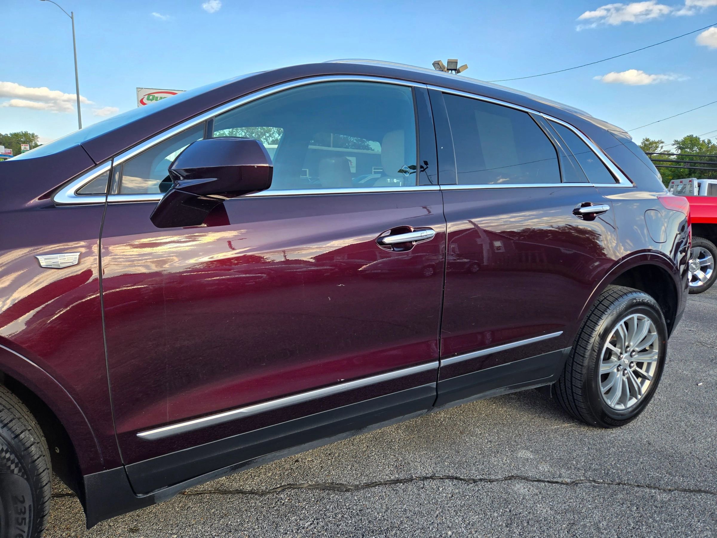 Used 2017 Cadillac XT5 Luxury w/ Driver Awareness Package image 3
