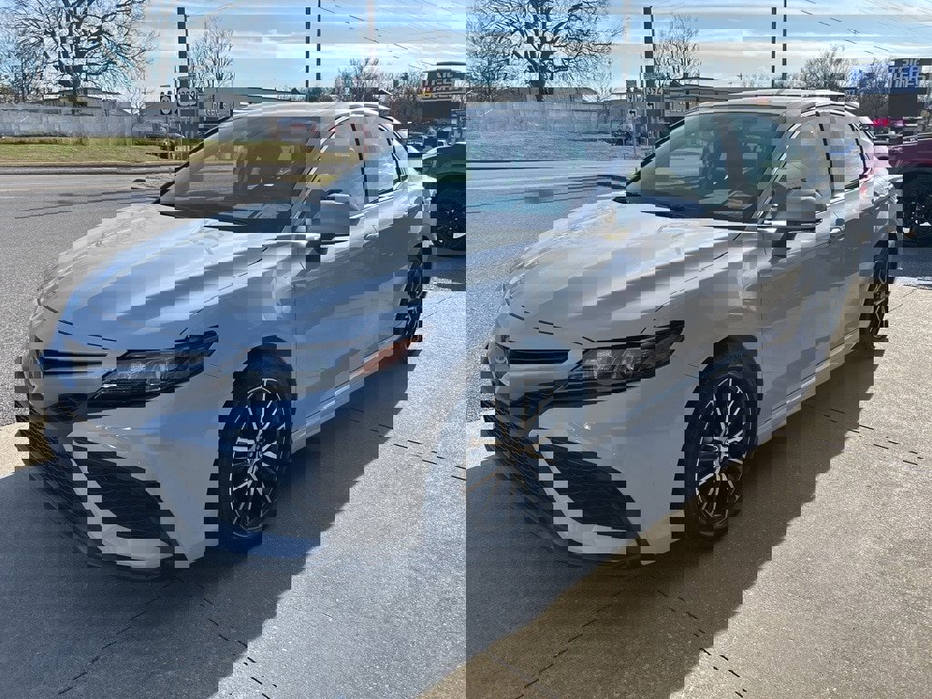 Used 2024 Toyota Camry SE image 5