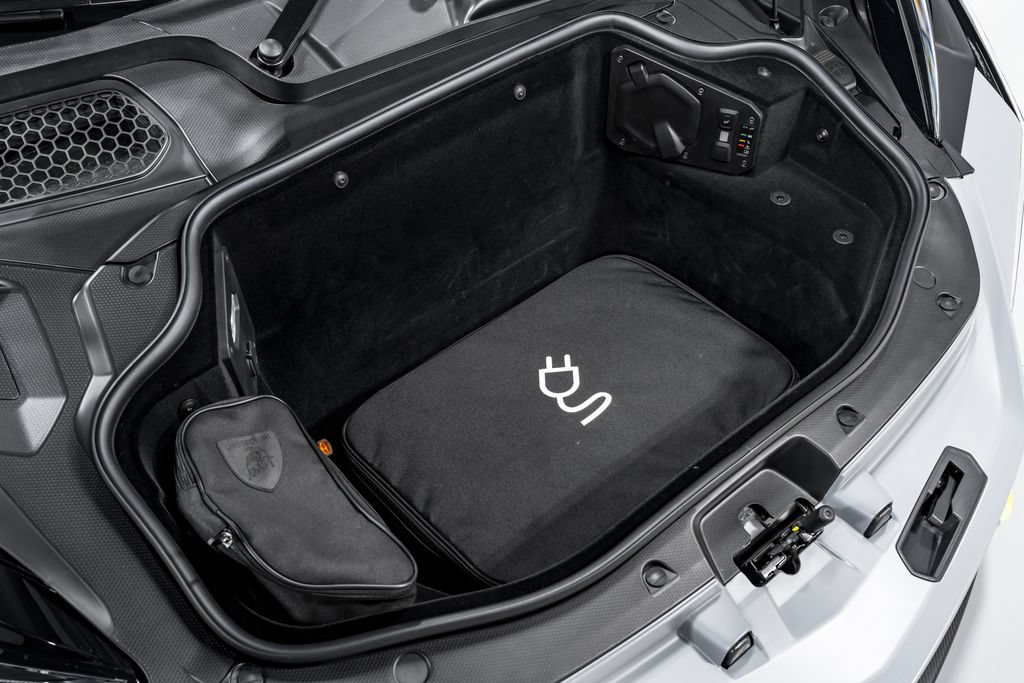 Used 2024 Lamborghini Revuelto AWD/4WD image 41