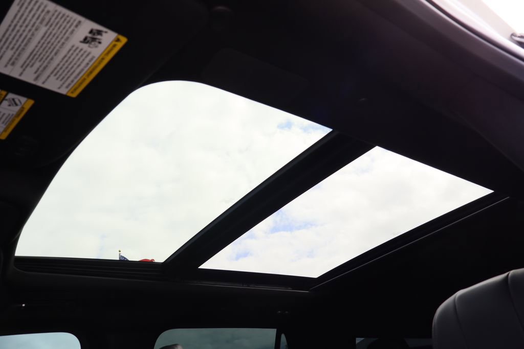 Used 2025 Lincoln Navigator L Reserve w/ Jet Appearance Package image 26