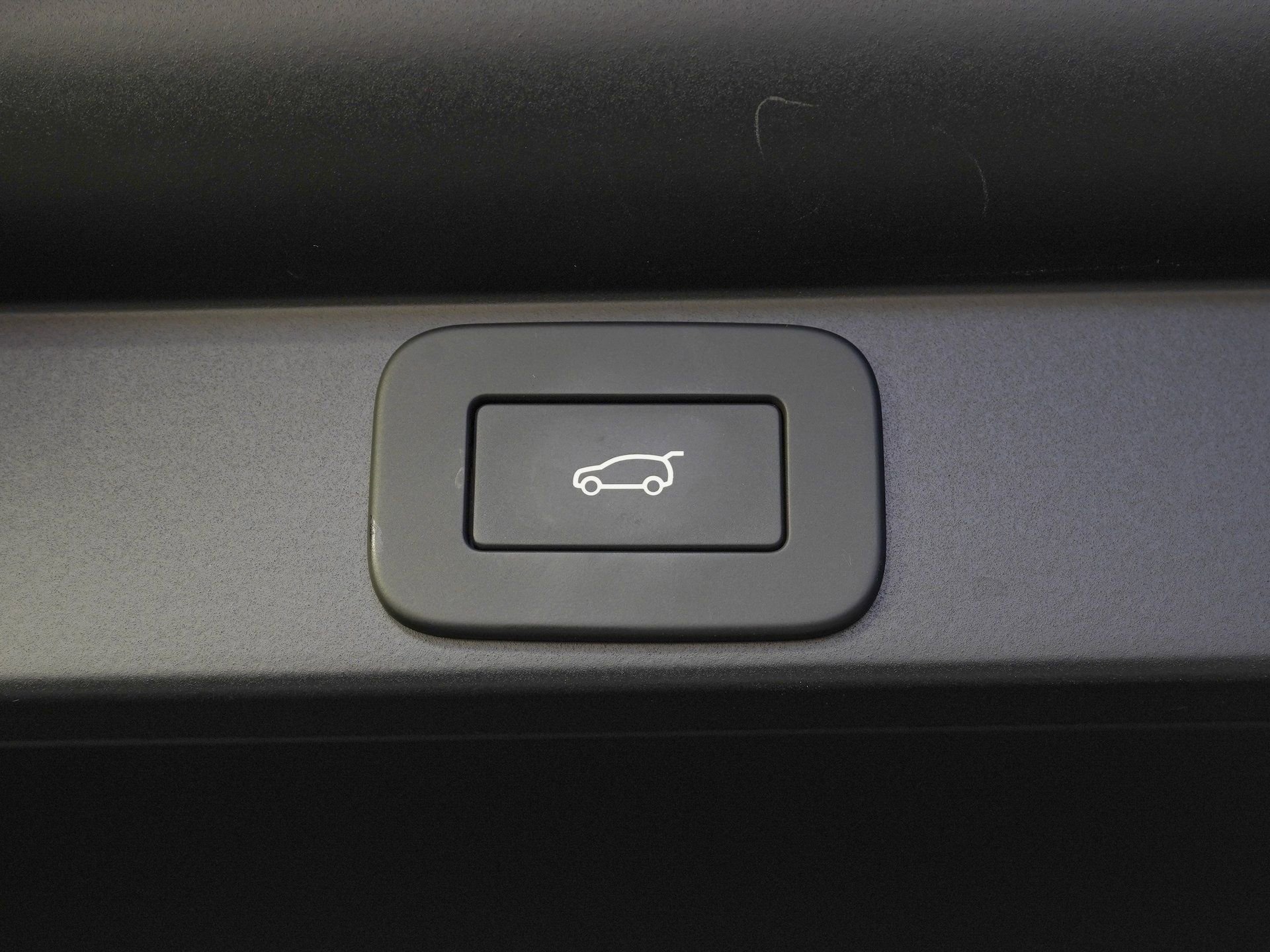 Used 2025 Land Rover Range Rover SE image 13