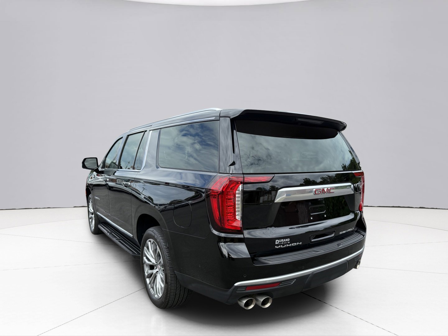 Used 2024 GMC Yukon XL Denali w/ Advanced Technology Package image 7