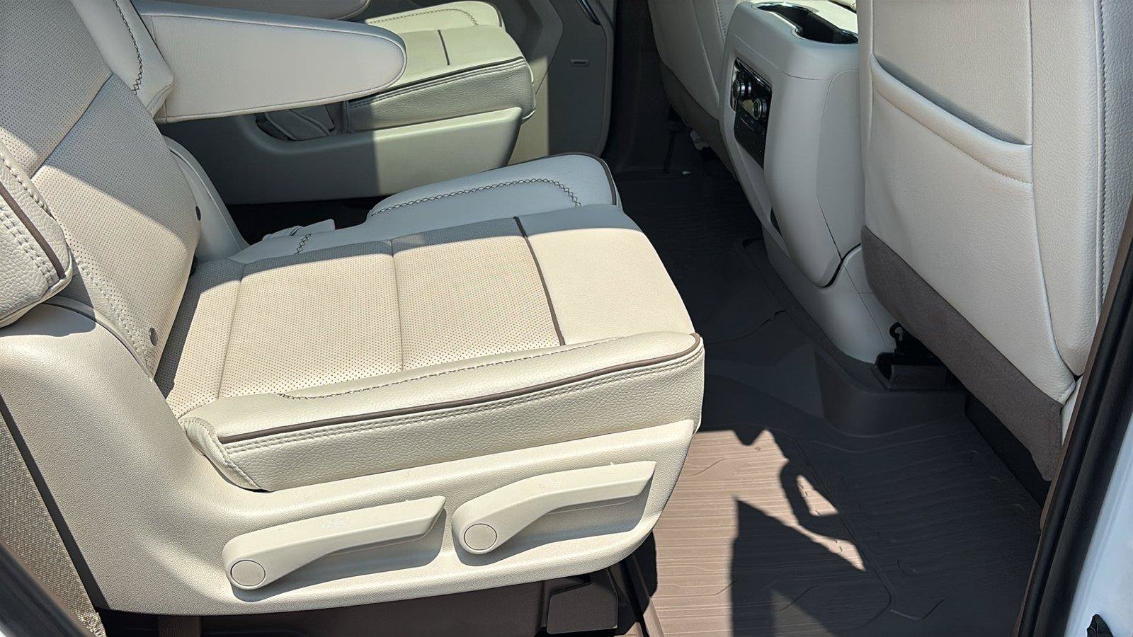 Certified 2026 GMC Yukon Denali w/ Denali Reserve Package RWD image 23
