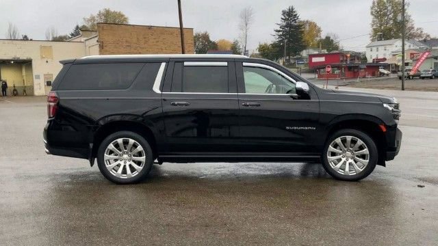 Used 2023 Chevrolet Suburban Premier image 18