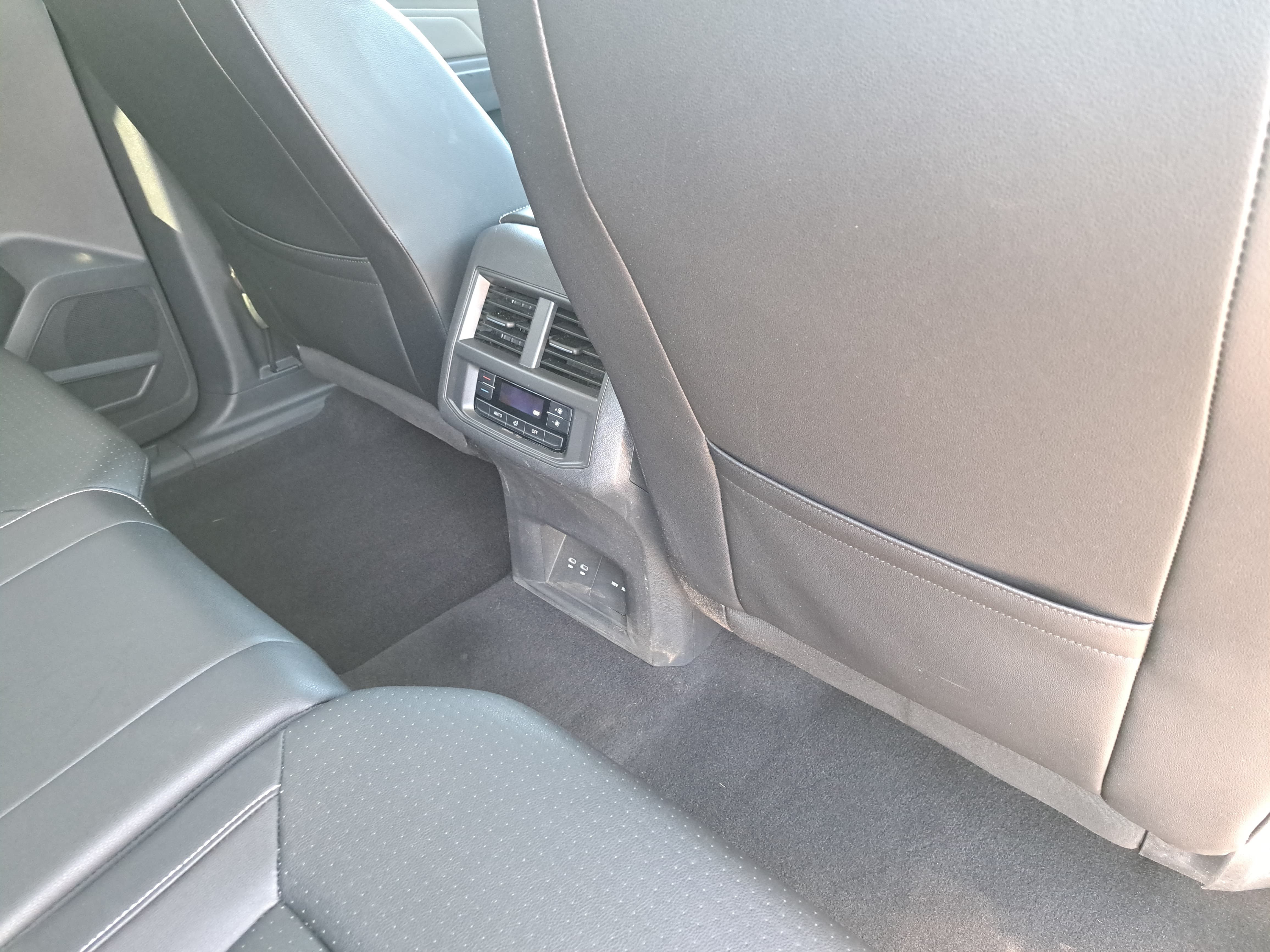 Used 2023 Volkswagen Atlas SEL AWD/4WD image 11