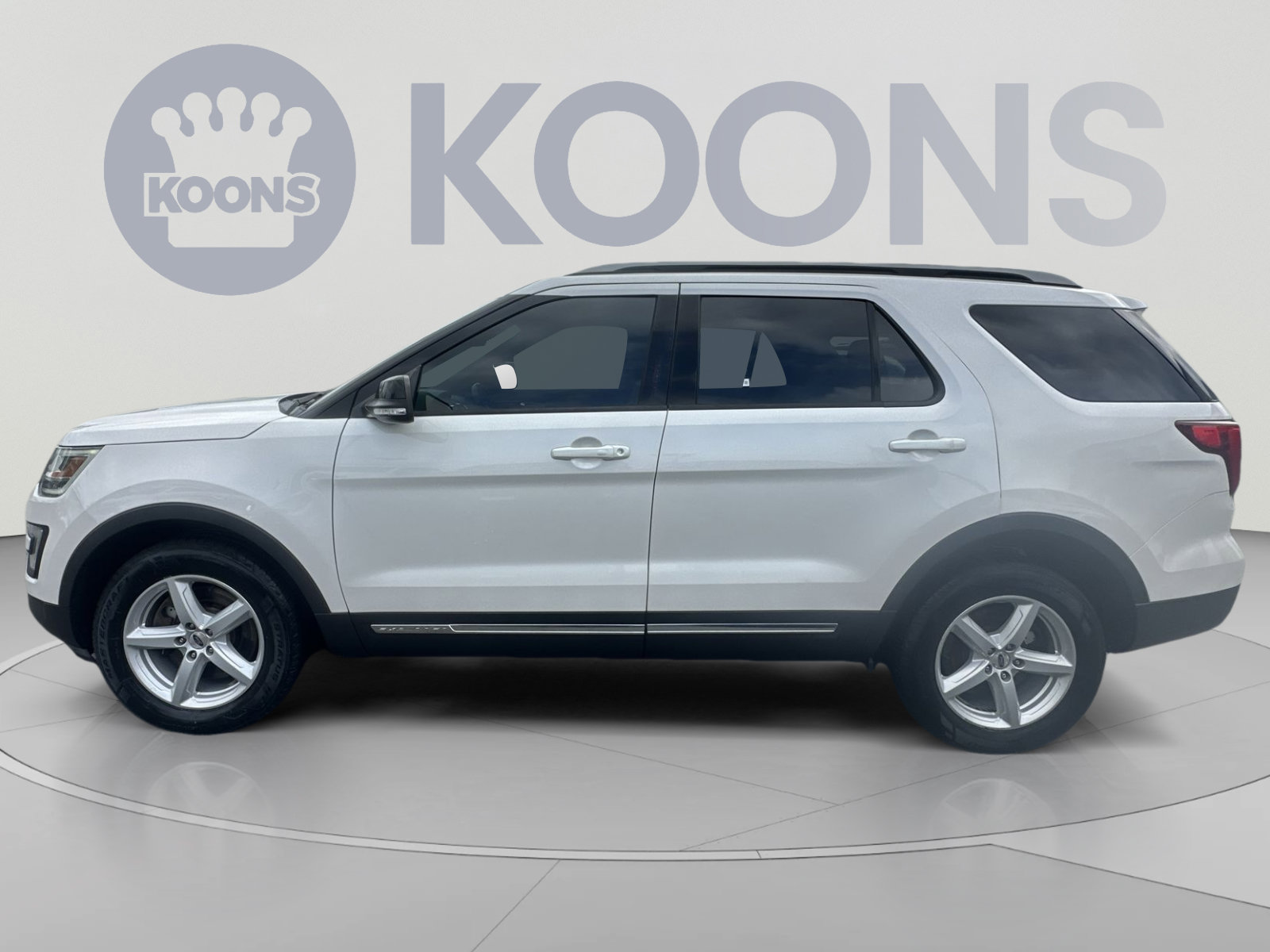 Used 2017 Ford Explorer XLT w/ Equipment Group 202A AWD/4WD image 13
