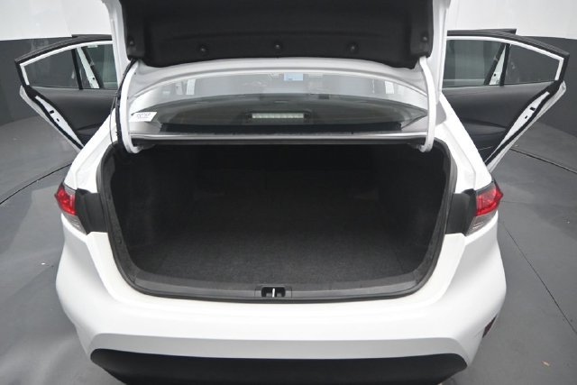 Used 2025 Toyota Corolla LE FWD image 14