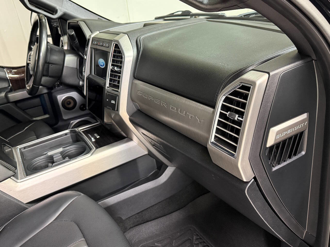 Used 2017 Ford F350 Platinum w/ Platinum Ultimate Package AWD/4WD image 38