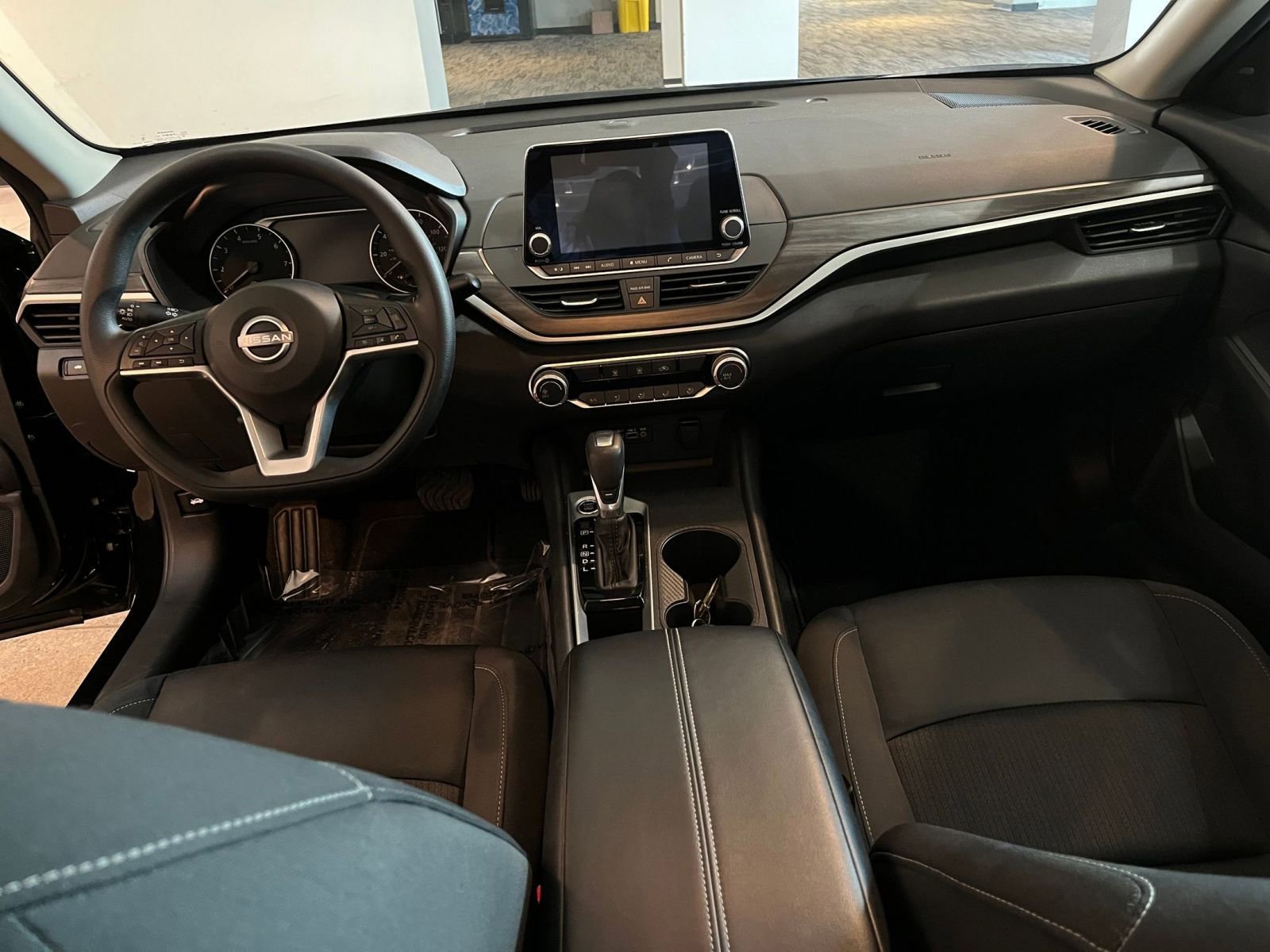 Used 2025 Nissan Altima 2.5 SV image 32