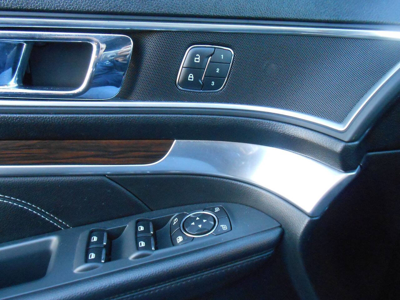 Used 2016 Ford Explorer Limited image 21